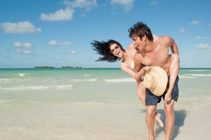 <p>Familias disfrutando de las playas de Cayo Santa Maria</p>